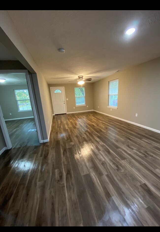 Building Photo - 300 N Orchard Ave