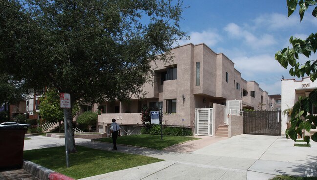 Foto del edificio - 1121 Thompson Ave
