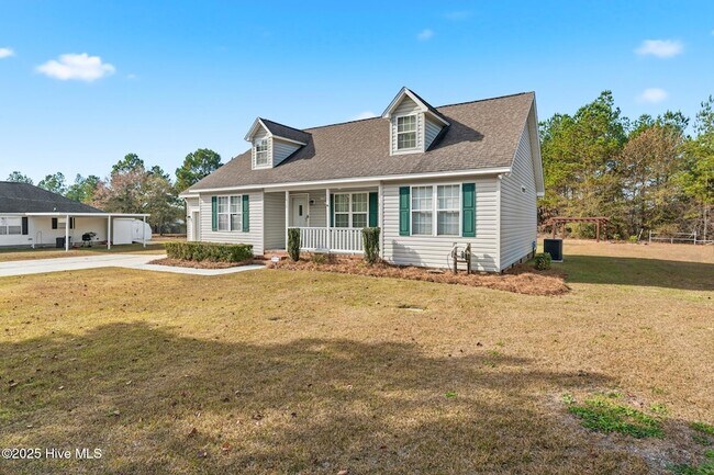 Foto del edificio - 558 Wiregrass Rd