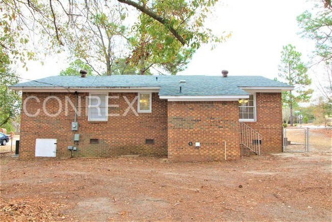 Foto del edificio - 301 Black Oak Rd