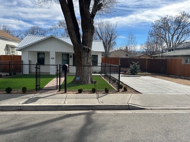 Foto del edificio - 739 Ruth St