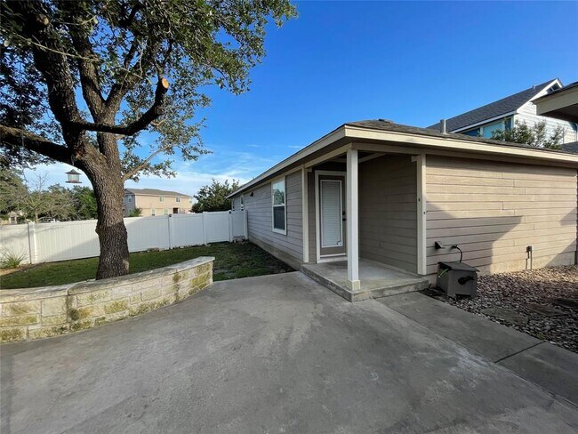 Building Photo - 807 Alamo Plaza Dr