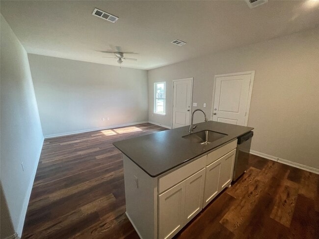 Building Photo - 2829 Peony Dr