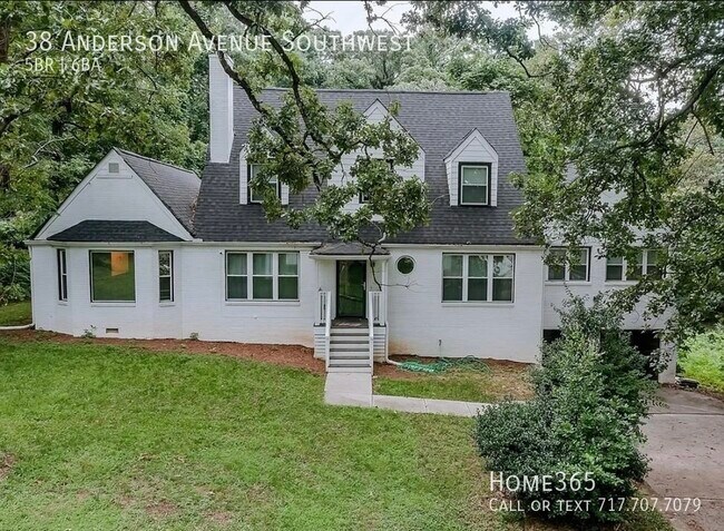 Foto del edificio - Beautiful 3,116 sq ft home with a finished...