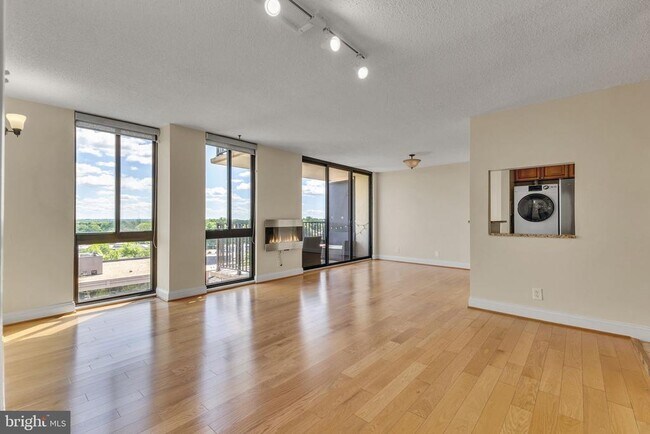 Foto del edificio - 6800 Fleetwood Rd