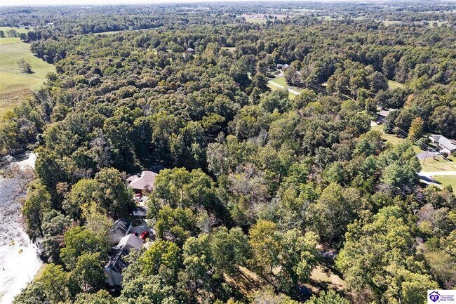 Building Photo - 306 Forest Trce