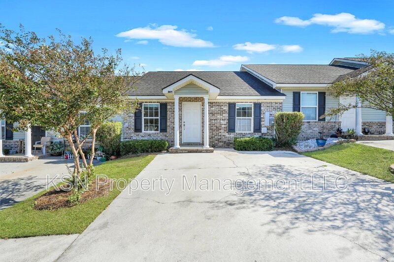 Primary Photo - 305 Parade Ct