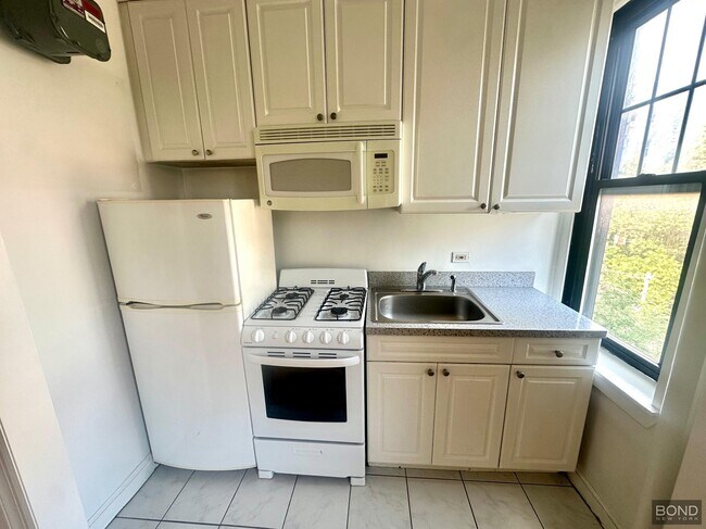 Foto del edificio - 218 W 10th St