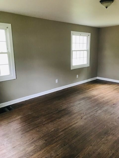 Building Photo - Cozy 2 bedroom with living  dining room