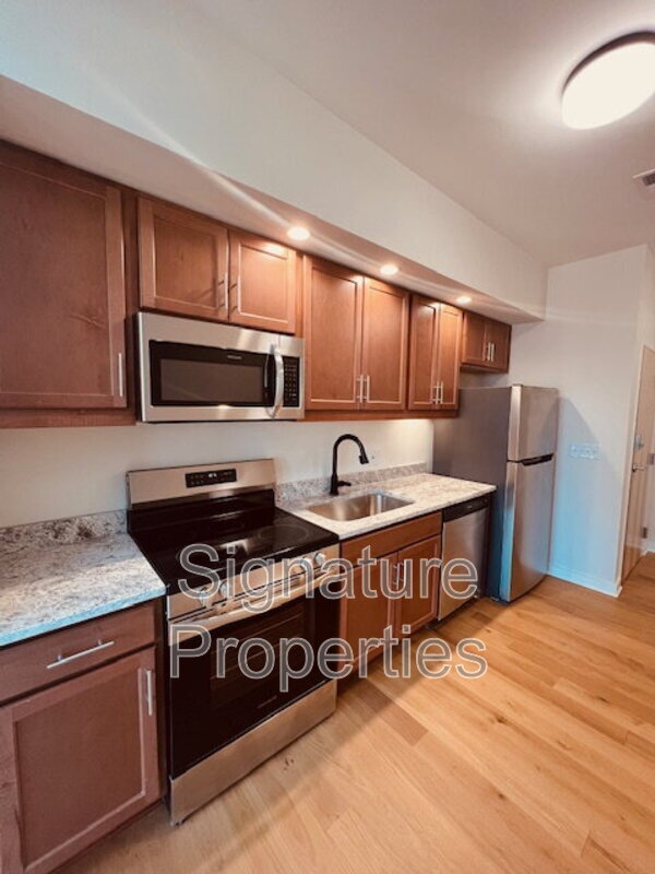 Building Photo - 712 High St