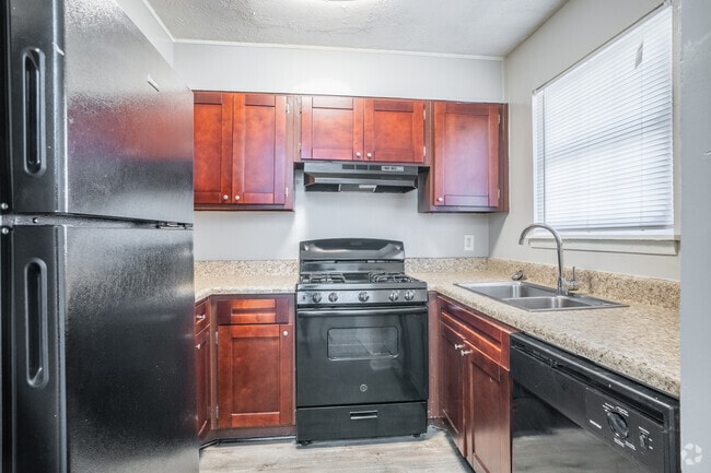 2BR, 1.5BA - 992SF - Kitchen - Osborne Hills Apartments