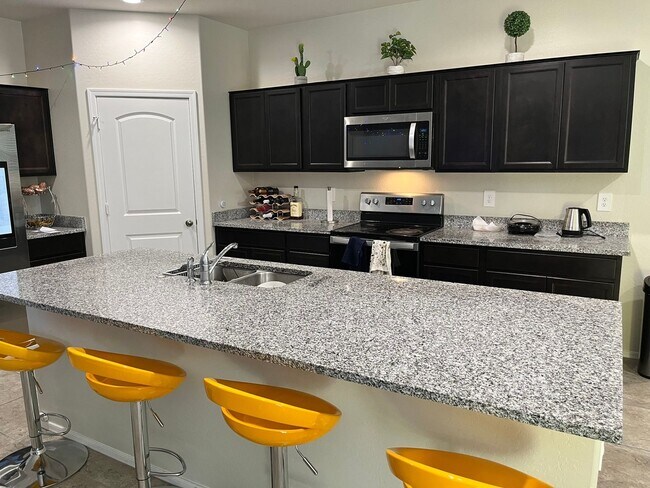 Foto del edificio - 4 Bedroom 2.5 Bathroom 2 Story Single Family Home