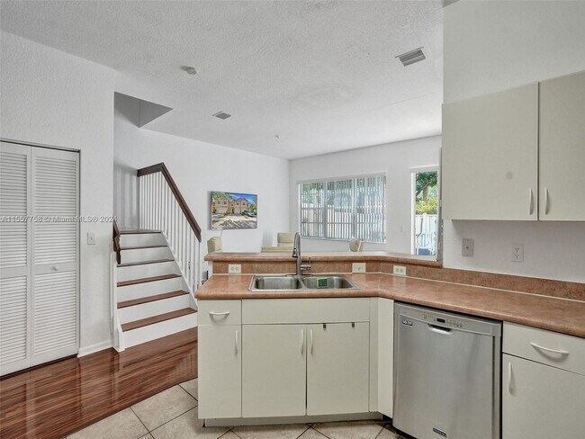 Foto del edificio - 12482 SW 44th Ct