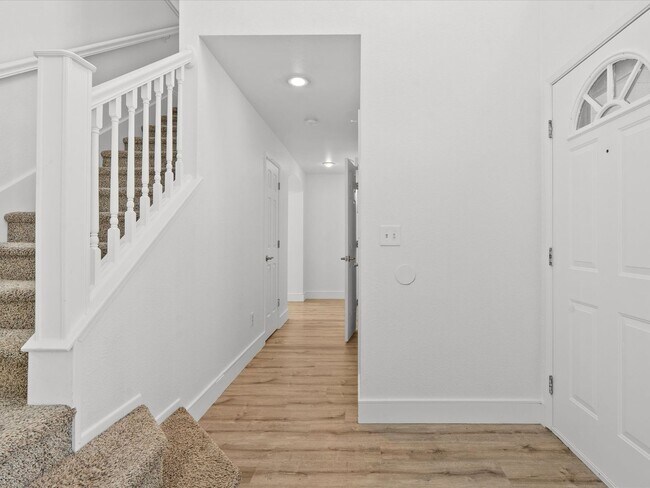 Foto del edificio - Newly Renovated 4 Bedroom Home with Gorgeo...