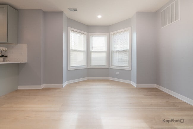 Foto del edificio - 2821 S Emerald Ave