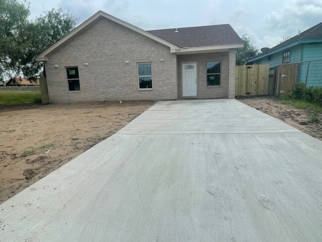 Building Photo - 6886 Los Arboles