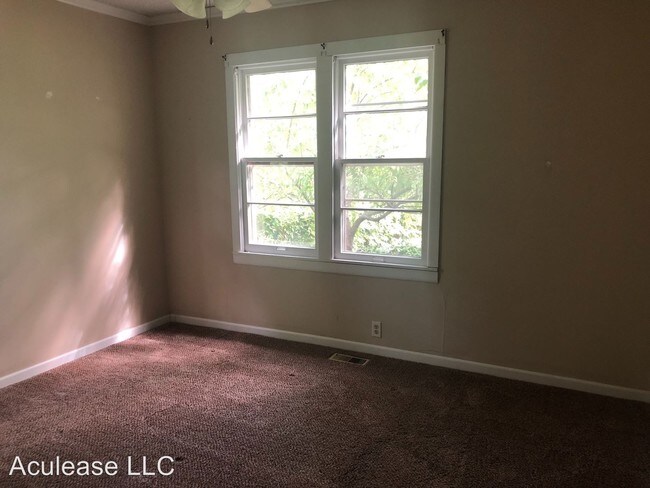 Building Photo - 4 br, 1 bath House - 618 SE 5th