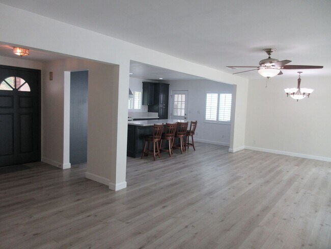 Building Photo - Beautifully updated Porter Ranch 3bed / 2 bath Home on Canby