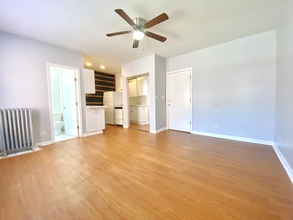 Foto del edificio - 4241 N Kenmore Ave