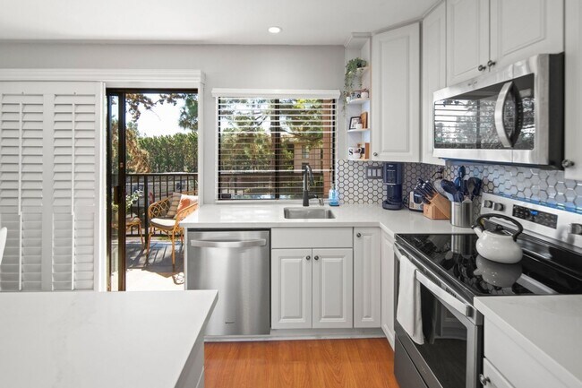 Foto del edificio - 7858 Cowles Mountain Ct