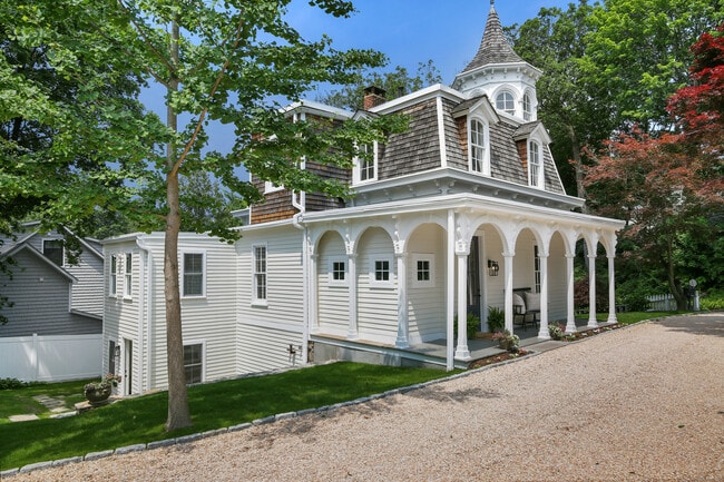 Building Photo - 66 Seminary St