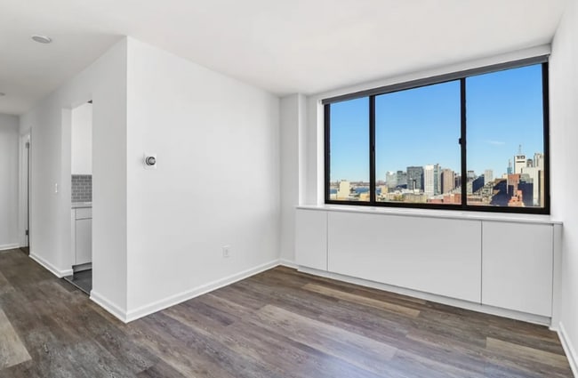 Building Photo - 520 W 43rd St