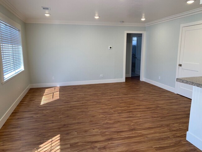 Foto del edificio - 3 Bedroom, 1 Bathroom Home in N. Highlands