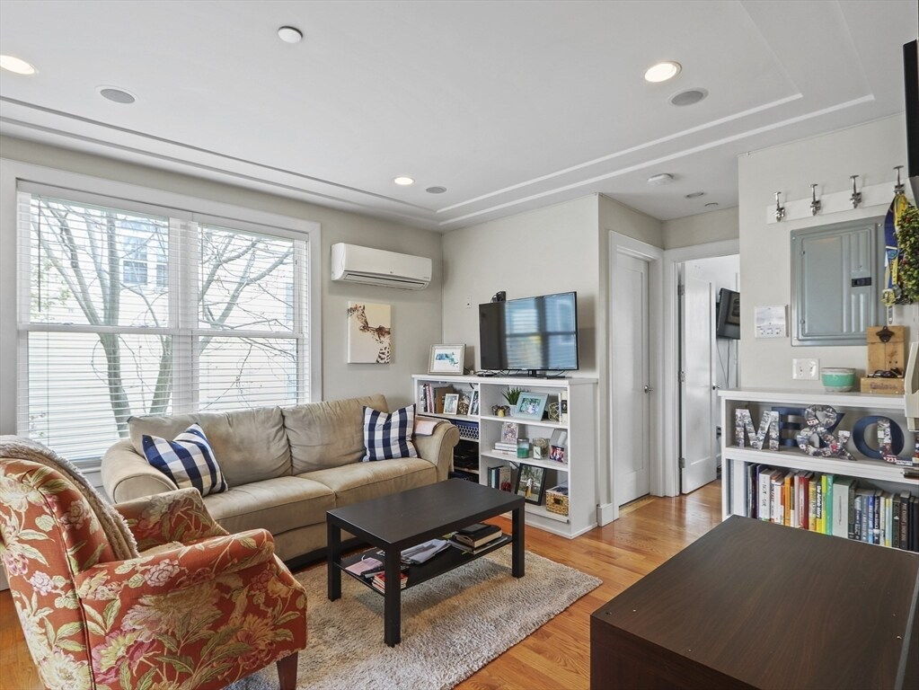 Foto principal - 104 D St