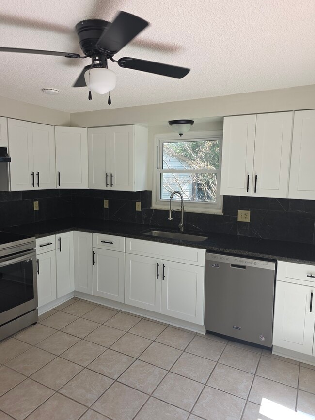 Building Photo - 3115 Larbrook Ct