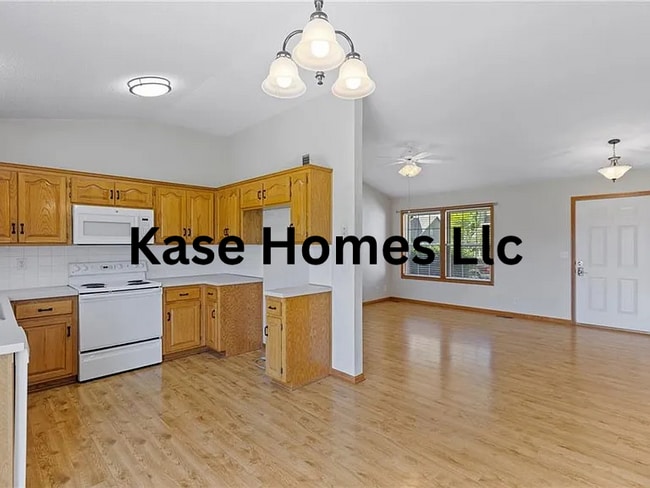 Building Photo - 439 W Meadowlark St