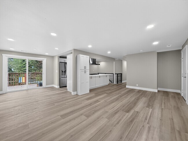 Foto del edificio - 12529 14th Avenue Northeast
