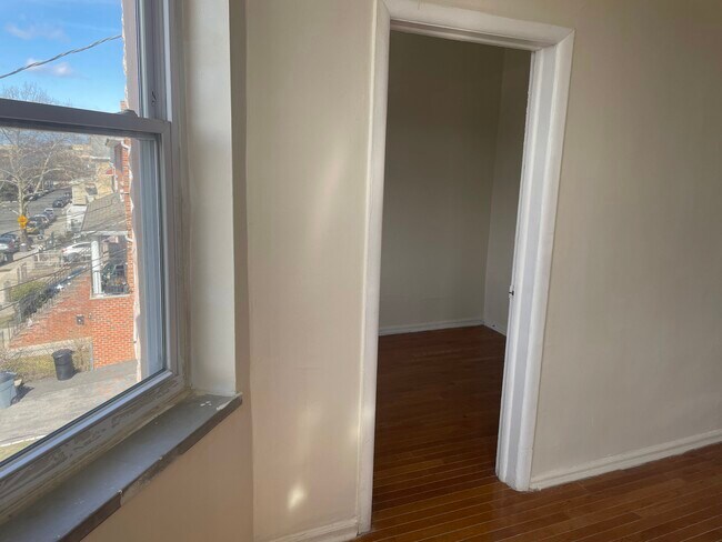 Building Photo - 1340 Edwards Ave