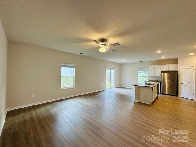 Foto del edificio - 6322 Lowe Ln