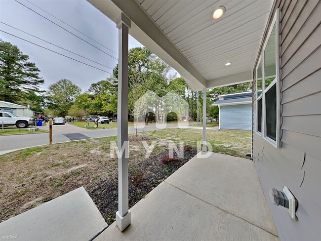 Building Photo - 3 br, 2 bath House - 907 East St