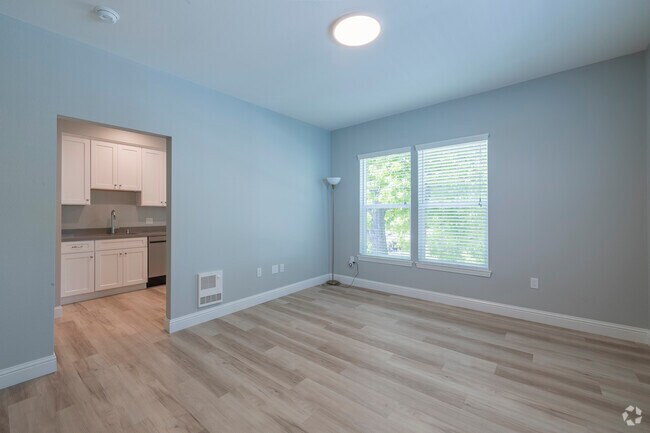 Estudio - 415 pies cuadrados - Sala de estar - 2016-2020 Dwight Way