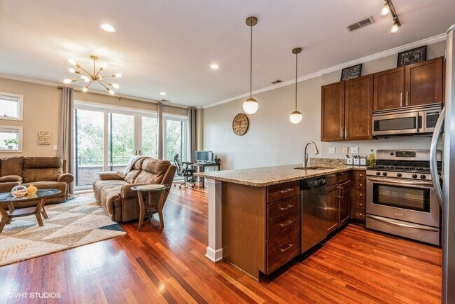 Foto del edificio - 1925 W Irving Park Rd