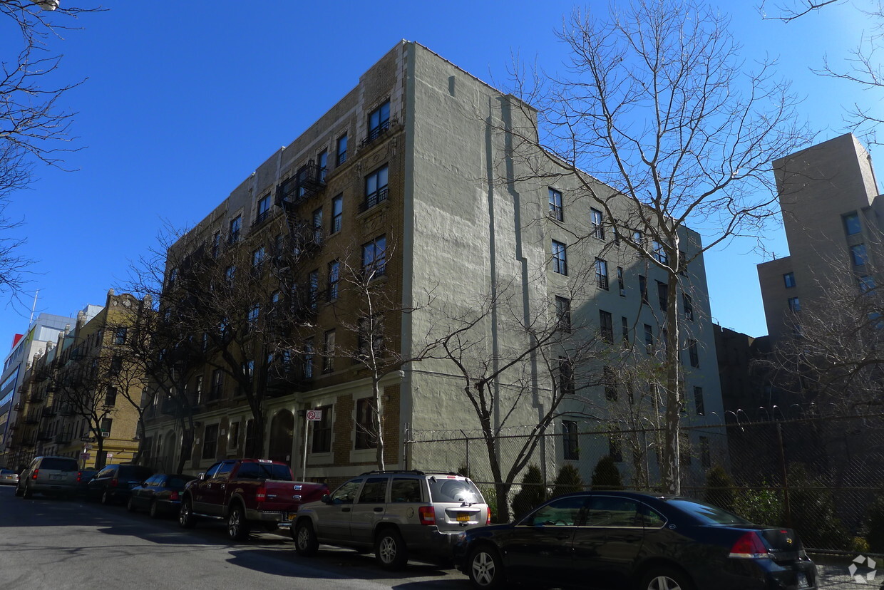 900 Fox St - Linden Apartments