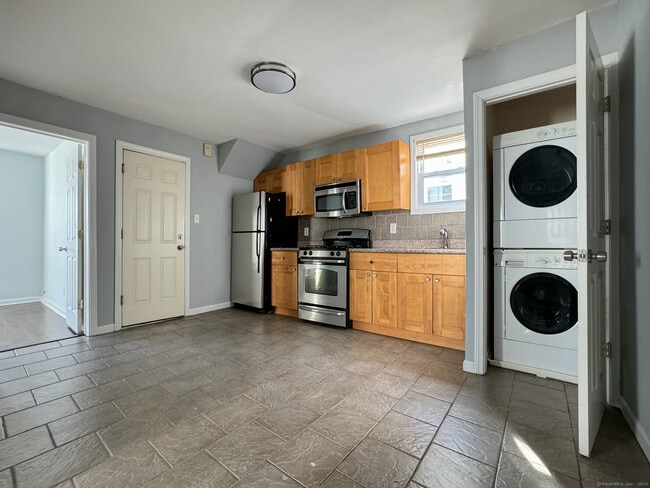 Building Photo - 741 Brewster St