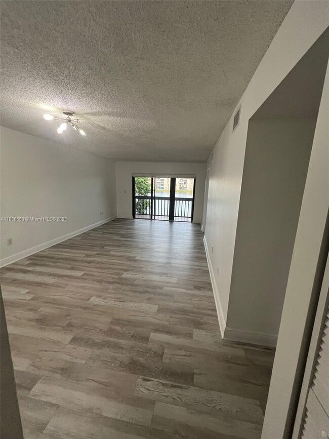 Building Photo - 8875 Fontainebleau Blvd