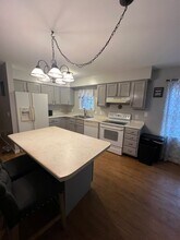 Building Photo - 2 Folly Brook Terrace