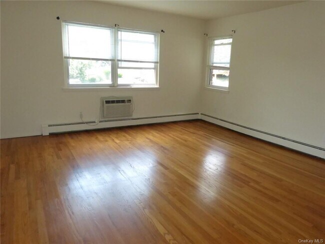 Building Photo - 6 Duryea Pl