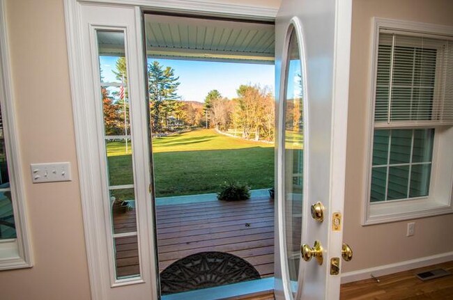 Foto del edificio - 44 Merrill Corner Rd