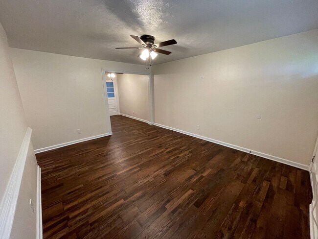 Building Photo - 1305 Willow Ave