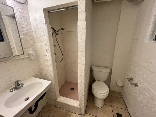 Building Photo - 1643 S State St