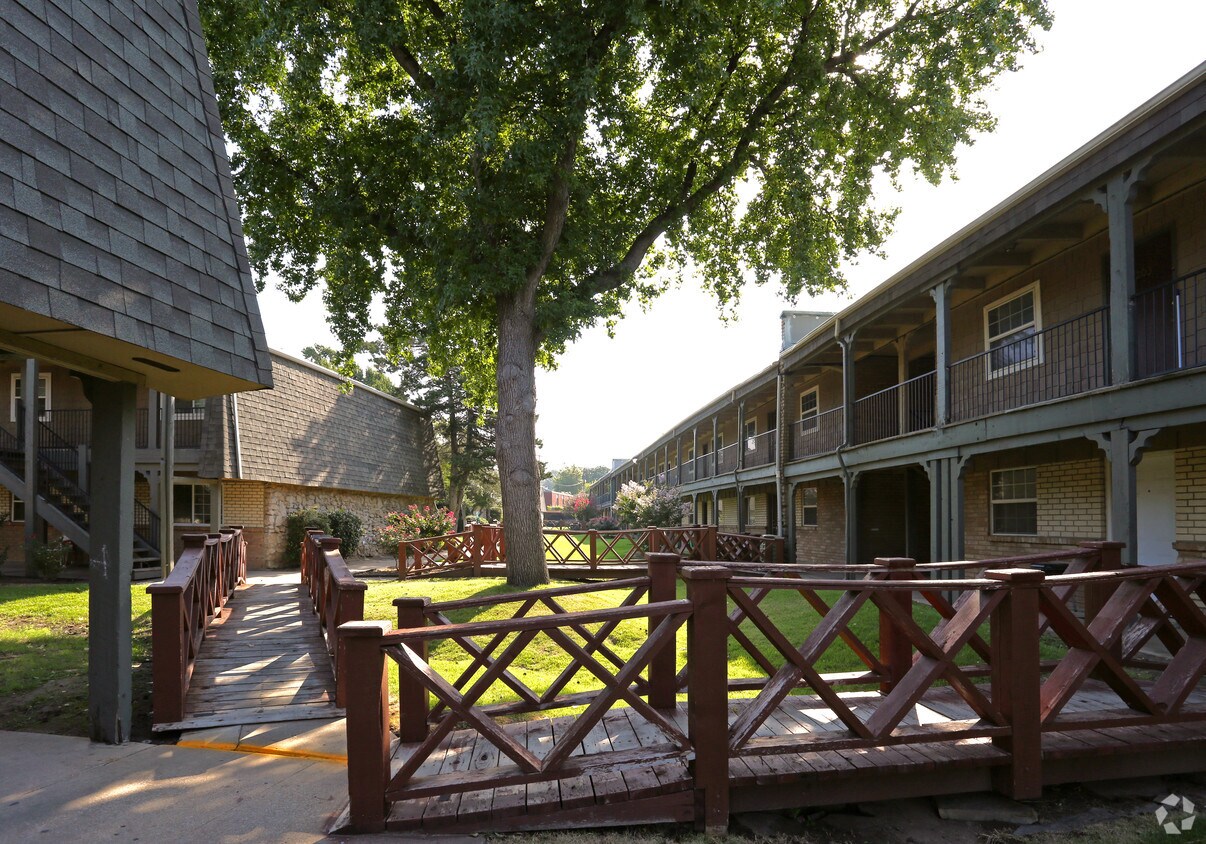 Villas at Midtown Apartments in Tulsa, OK