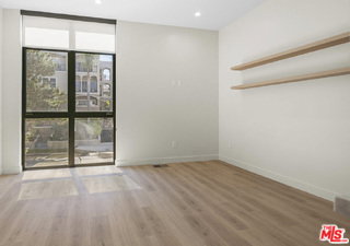 Foto del edificio - 426 Arnaz Dr