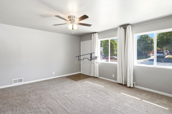 Foto del edificio - 3729 Jackson Ave
