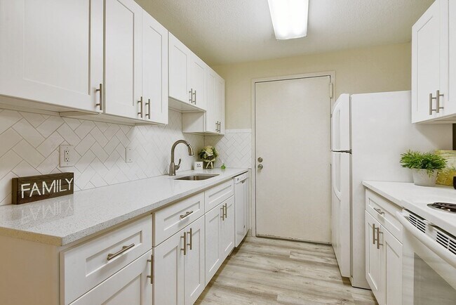 Building Photo - 42 Silver Hill Ln