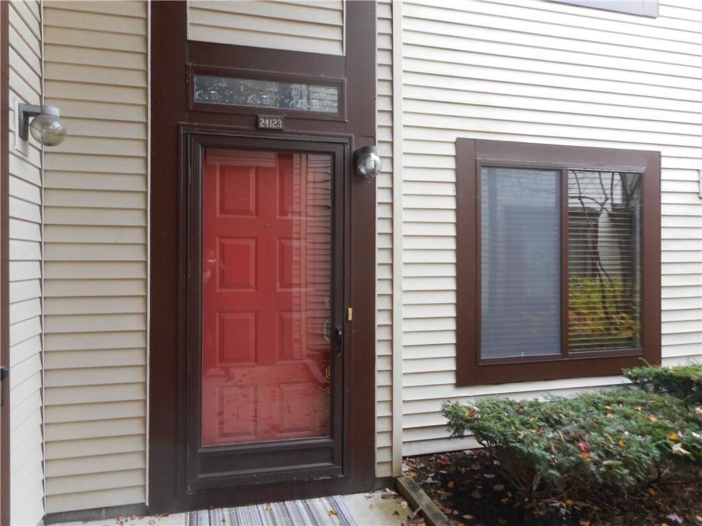 Primary Photo - 24123 Evergreen Rd