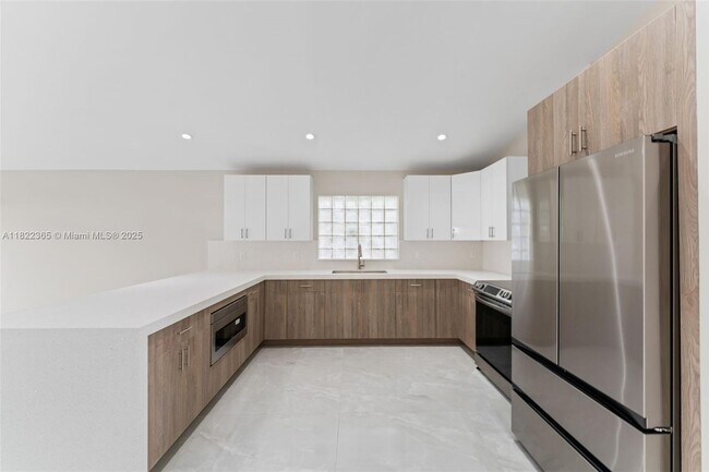 Building Photo - 9940 SW 155th Ave